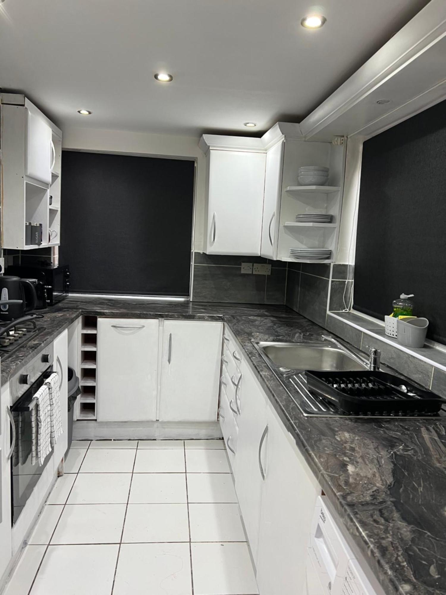 Lausory King Bed Living Your Luxe Home Away Nottingham Extérieur photo