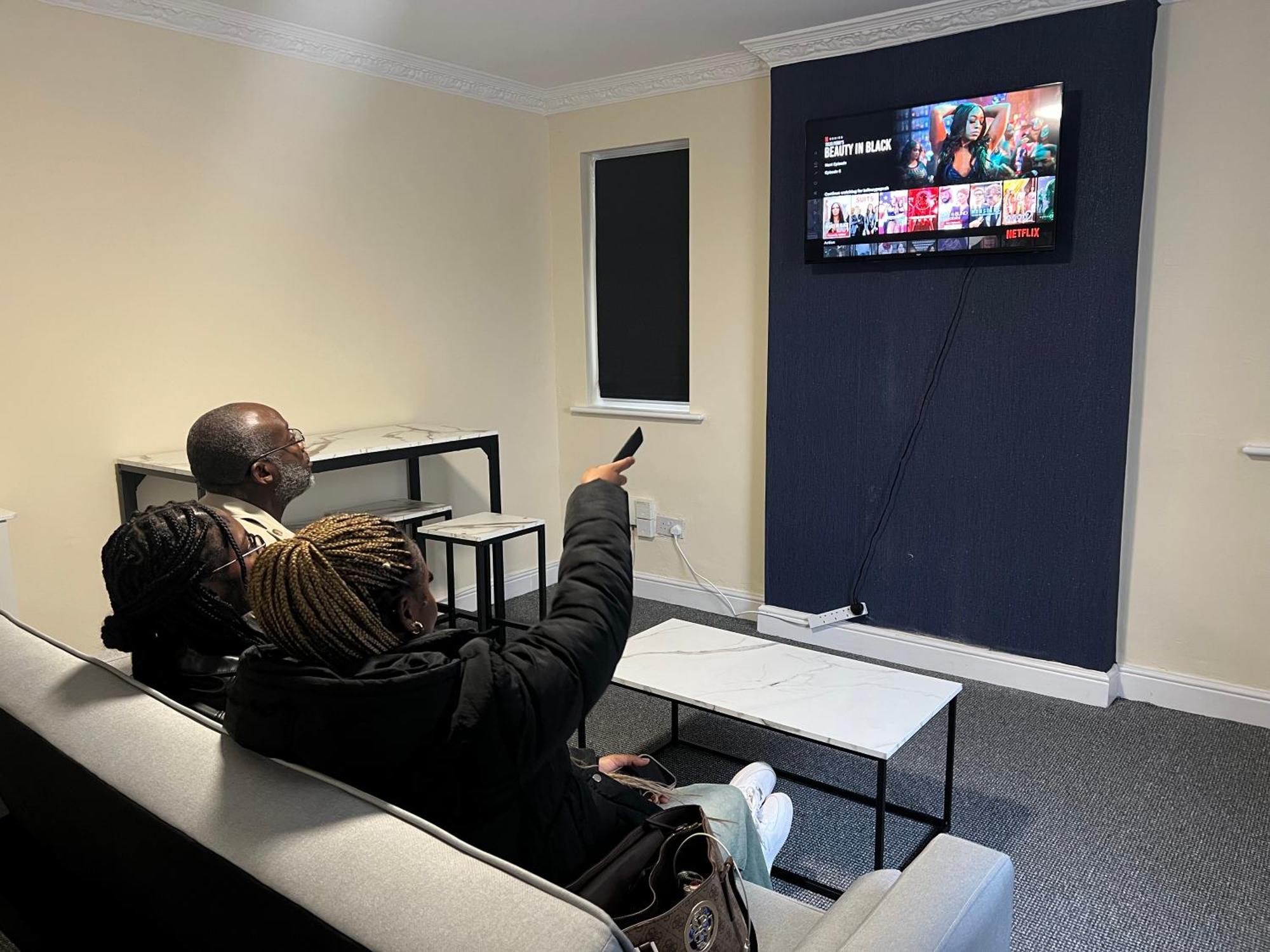 Lausory King Bed Living Your Luxe Home Away Nottingham Extérieur photo