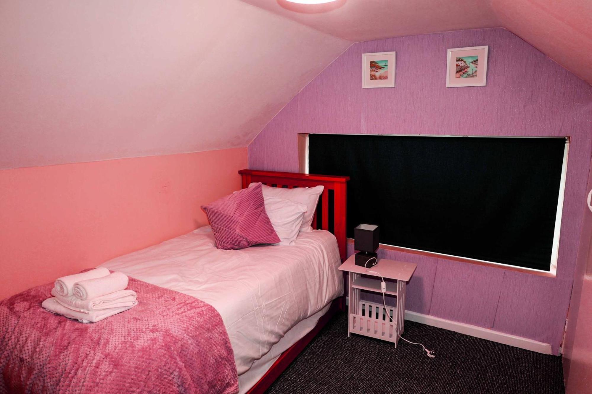 Lausory King Bed Living Your Luxe Home Away Nottingham Extérieur photo