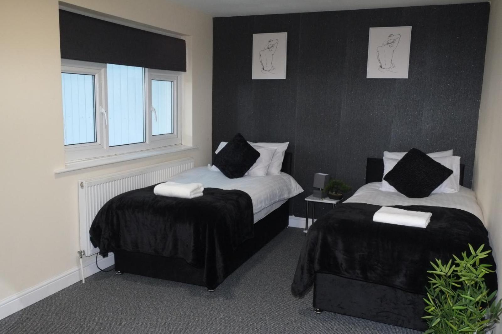 Lausory King Bed Living Your Luxe Home Away Nottingham Extérieur photo