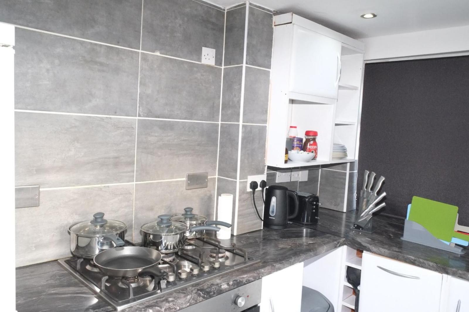 Lausory King Bed Living Your Luxe Home Away Nottingham Extérieur photo